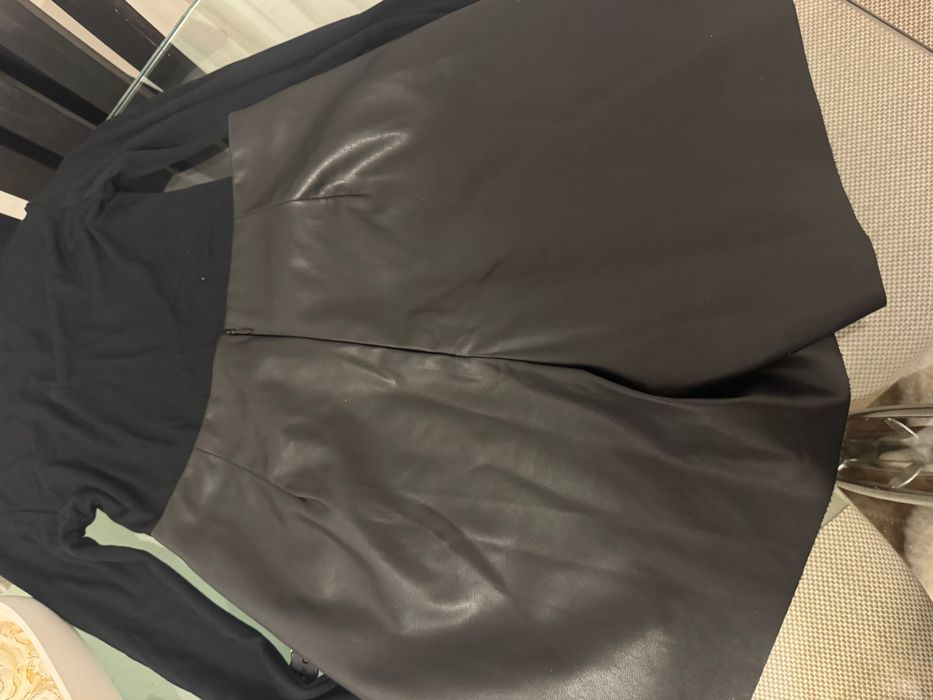 Кожена пола и блуза