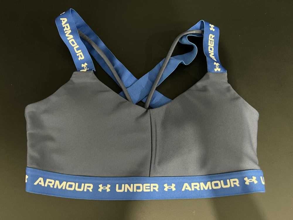 Under Armour поддържащ ежедневен спортен сутиен Crossback Low (size S)