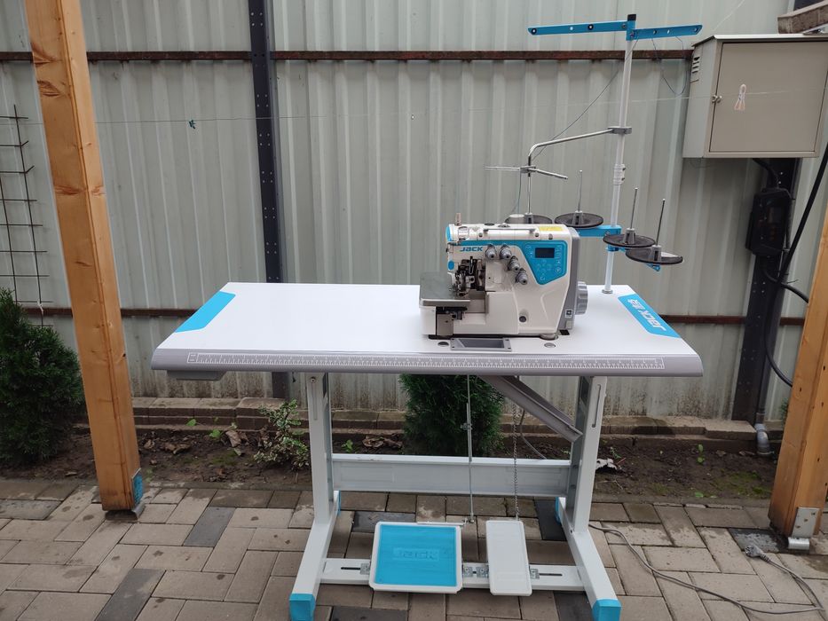 Masina de cusut /  surfilat : Jack/Model C4 , full automat