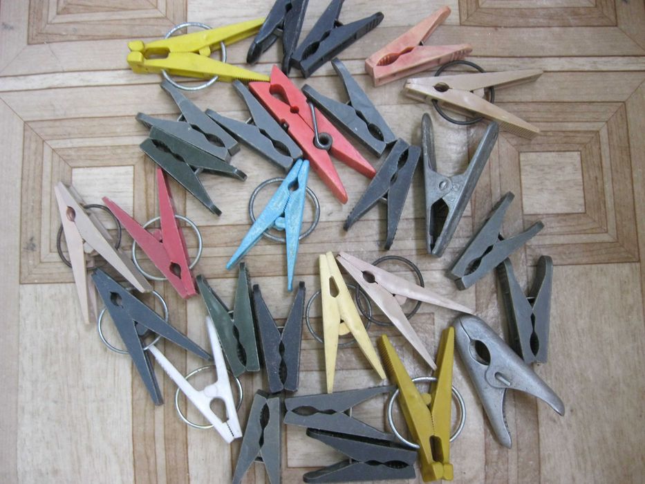 Прищепки, держатели, безмены и другое