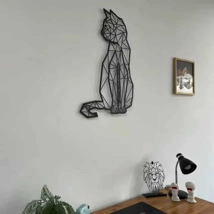 Pisică Geometrică – Decorațiune Modernă de Perete din Metal!