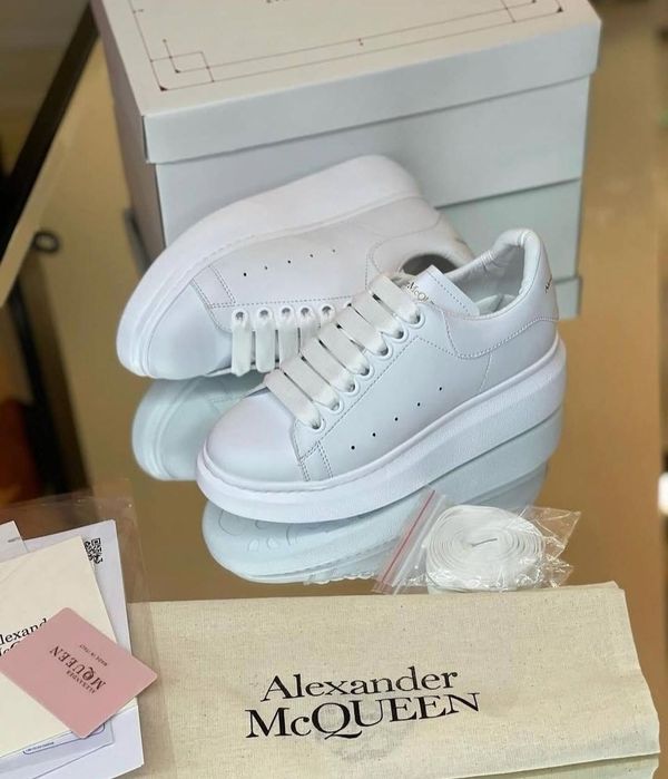 Налични Alexander McQueen Дамски Маратонки