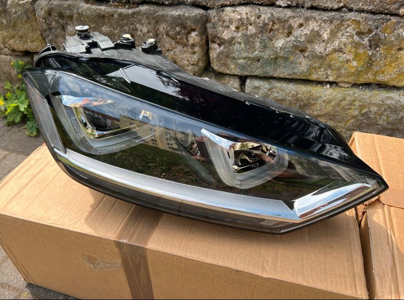 Far dreapta vw golf sportsvan bixenon led NOU