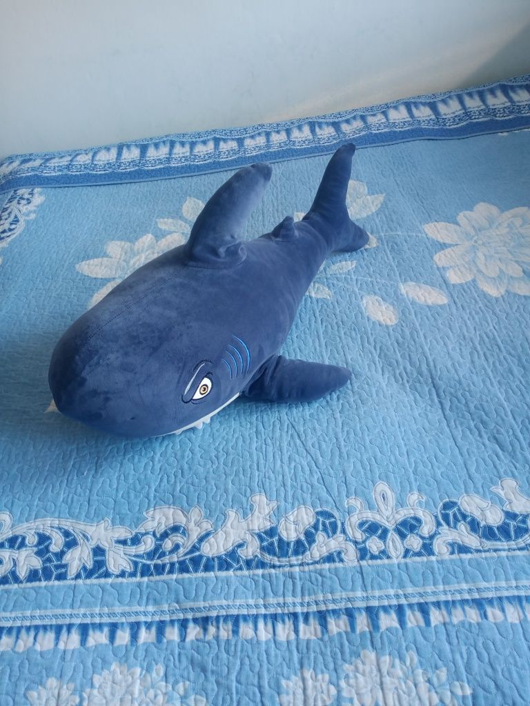 Большая мягкая игрушка, зубастая акула,почти новая,цена 4500 тенге