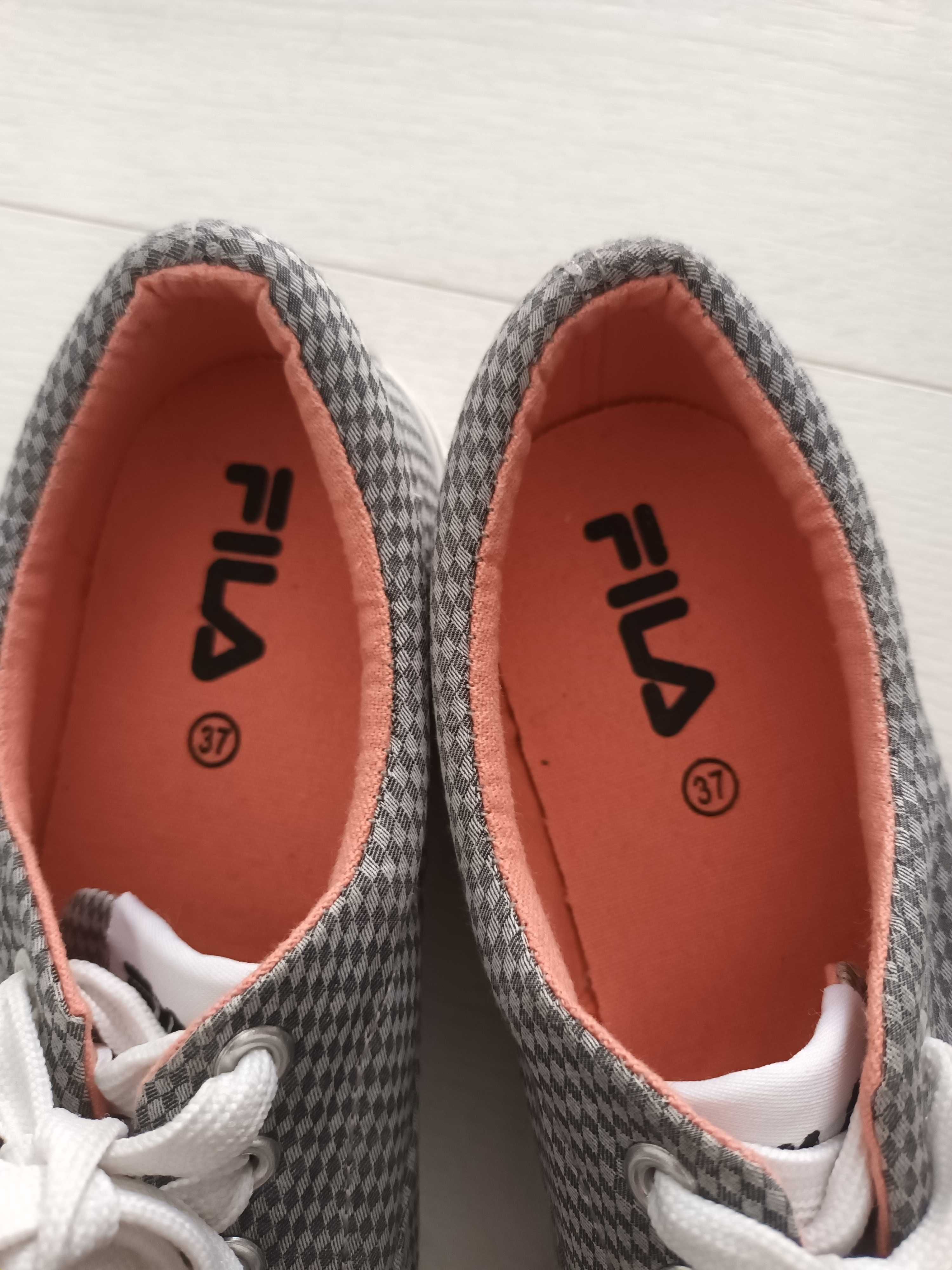 Продавам оригинални дамски спортни обувки FILA