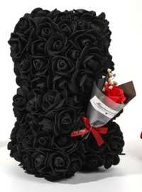 Мече от черни фоамени рози,с букетче