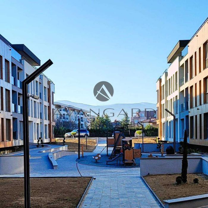 Продава се Тристаен апартамент в Пловдив, Остромила - 291 кв.м за 688 €/кв.м - Снимка #2