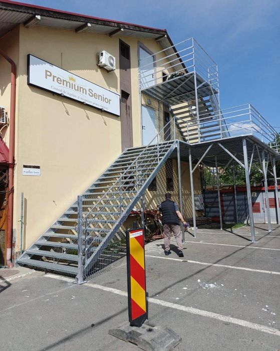 Scări metalice zincate