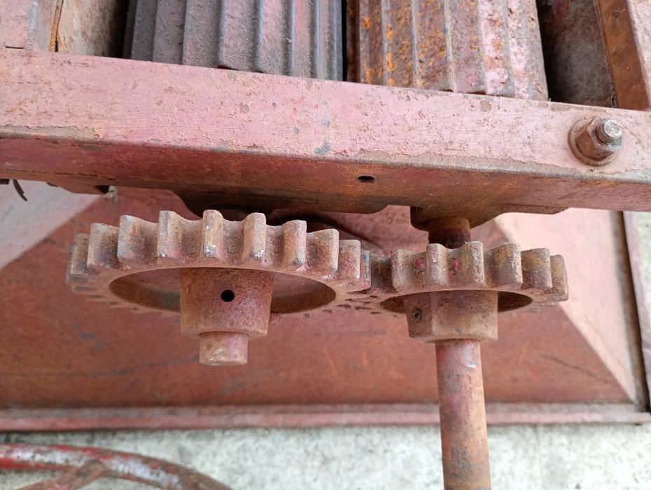 masina de zdrobit struguri