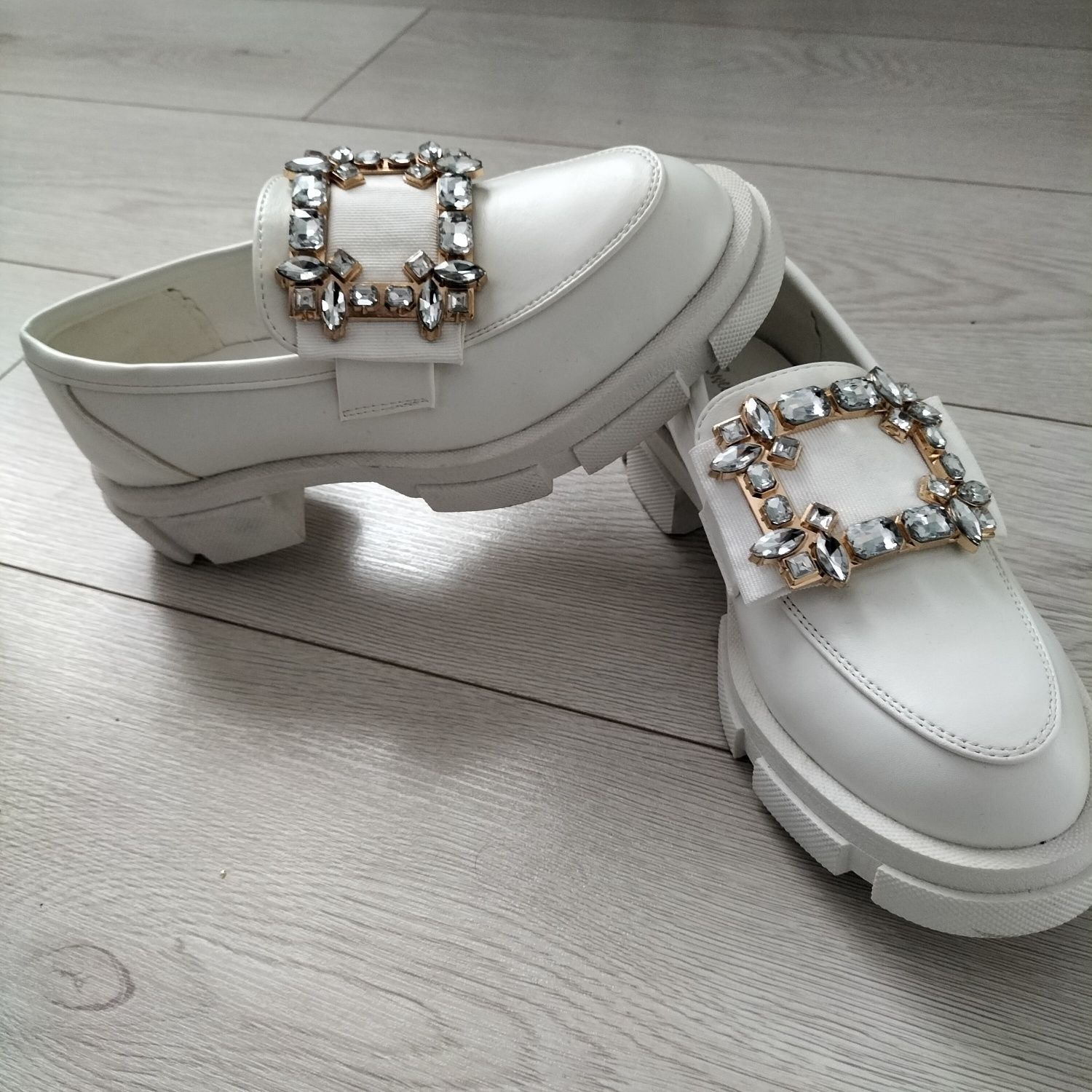 Pantofi dama - albi