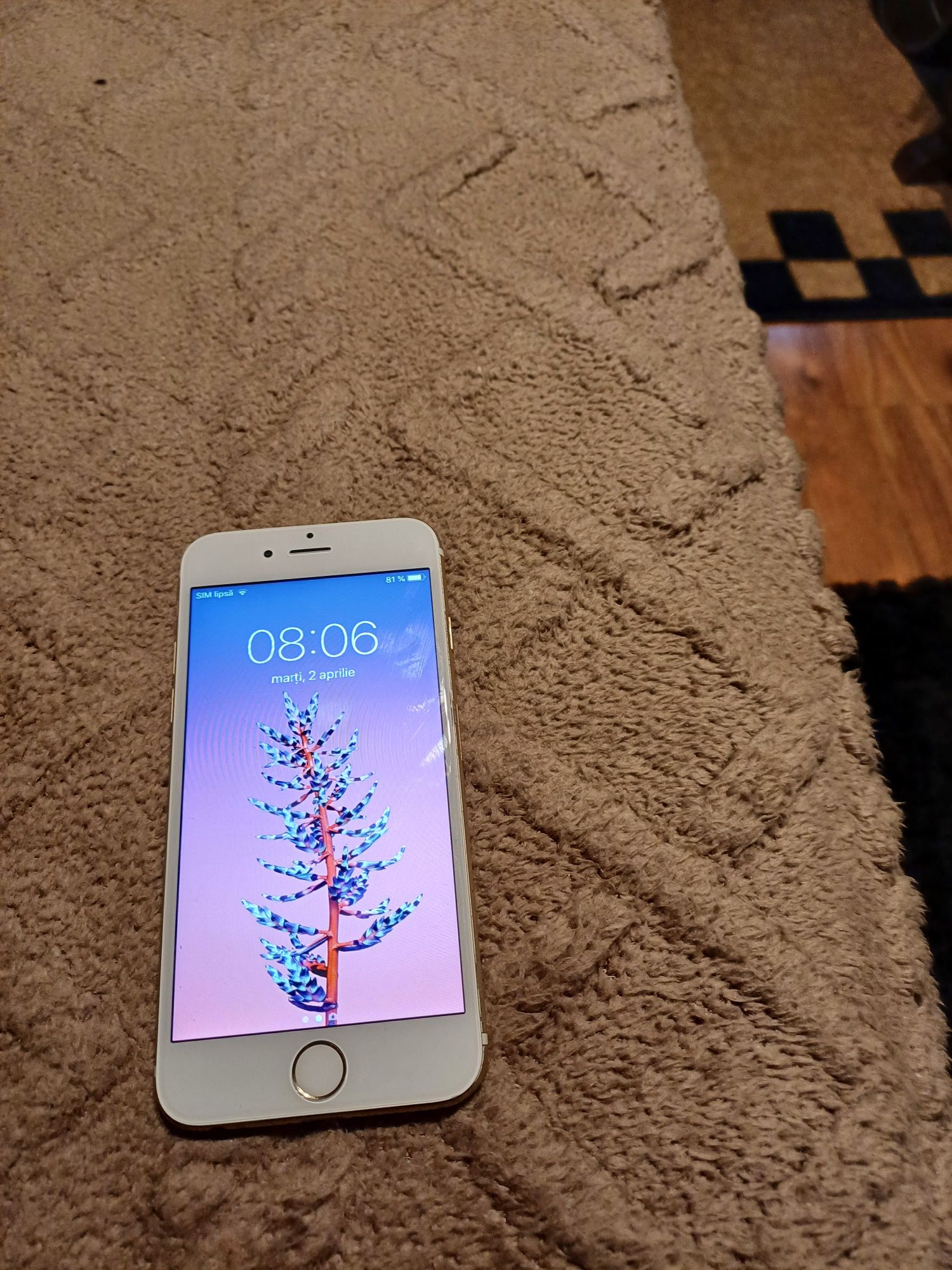 Vând iPhone 6 gold in stare buna