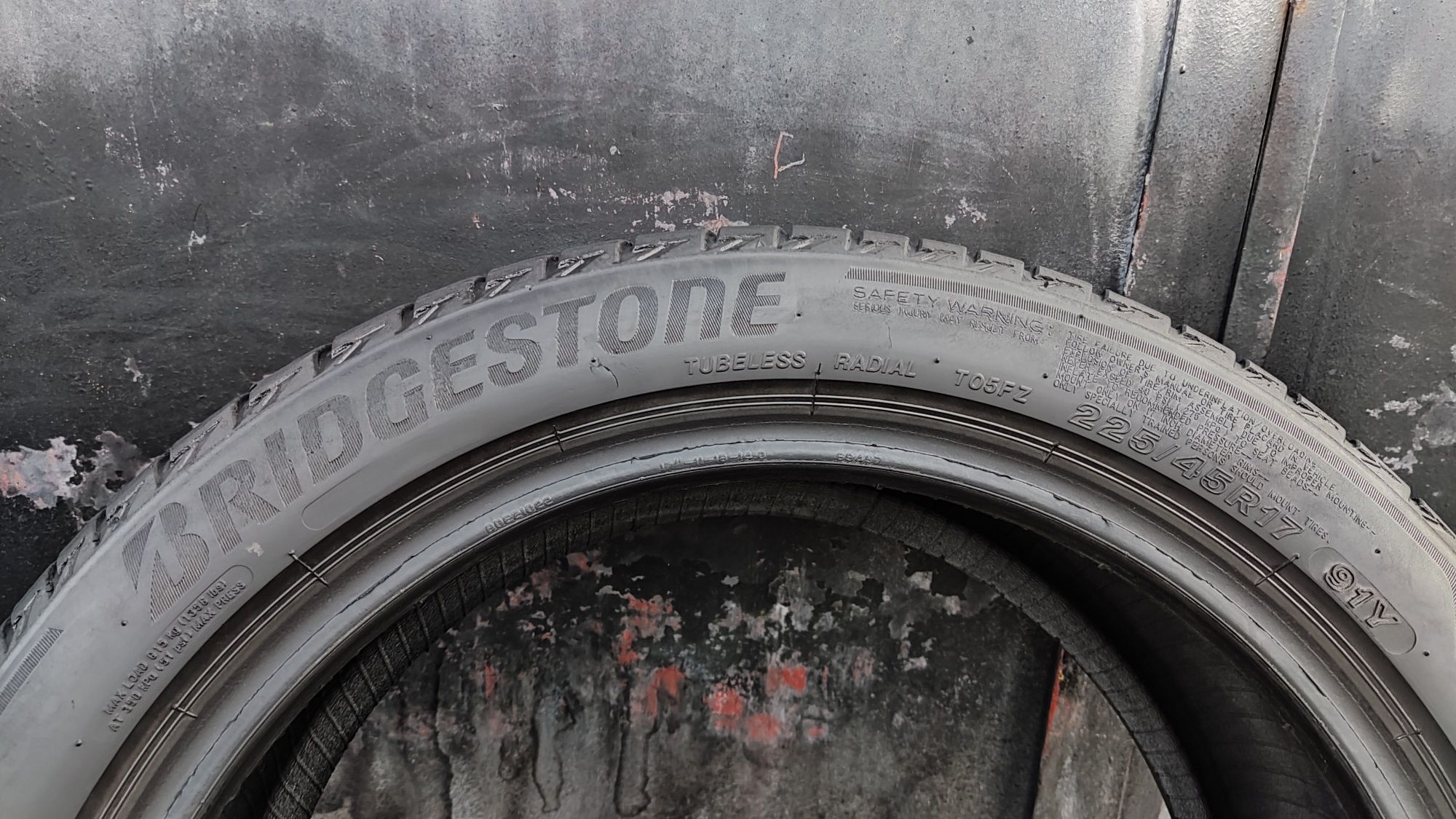 2бр. летни гуми 225/45/17  Bridgestone Turanza T005
dot22 
6.8mm
Добро