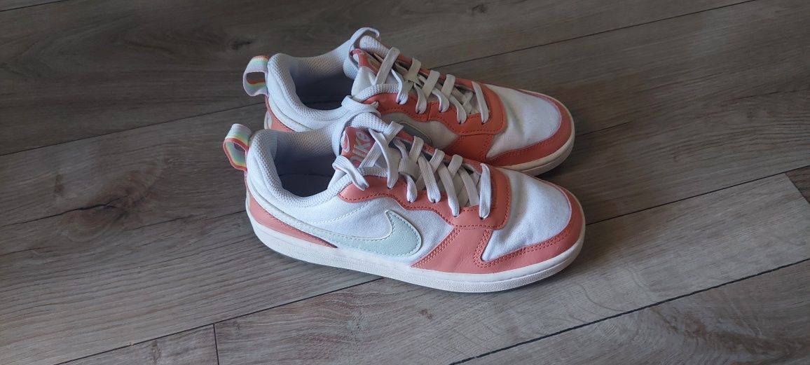 Продавам кецове Nike
