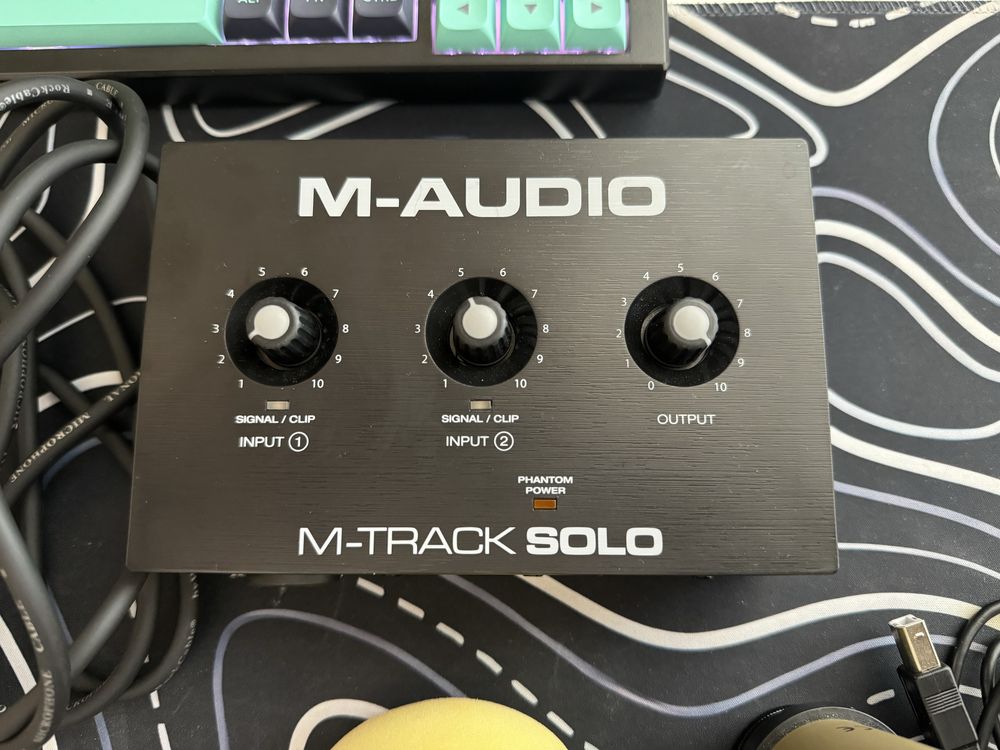 Микрофон с картой и поп-фильтром Behringer + M-Track