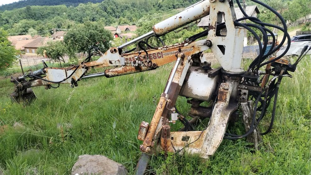 Vand brat hidraulic tractor