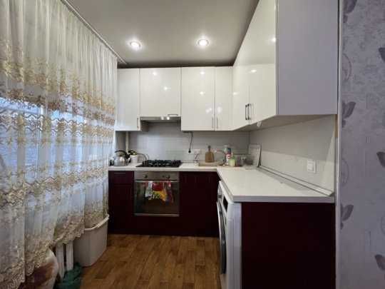 Срочно продам бу кухонный гарнитур комплект с техникой