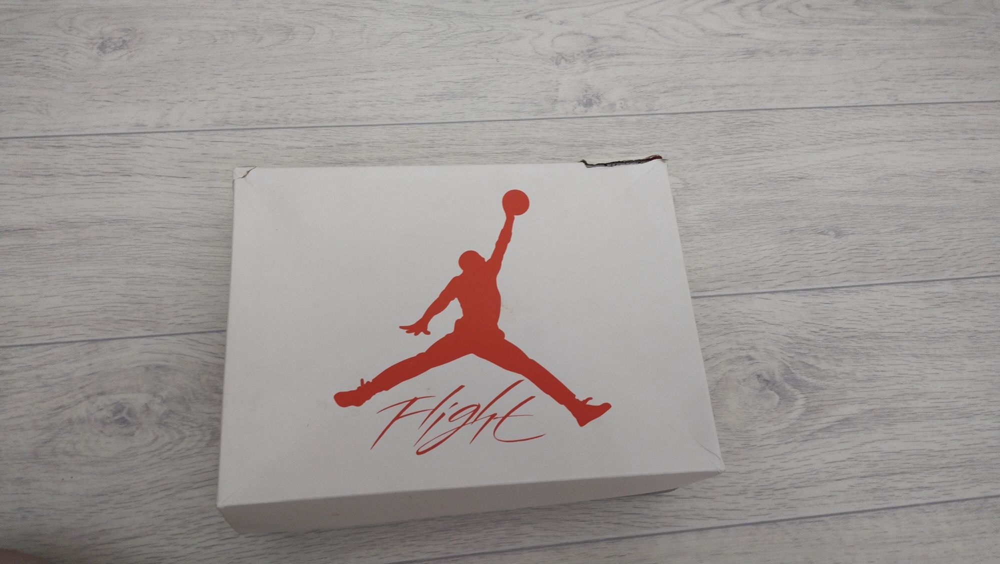 Продам кроссовки Jordan 4