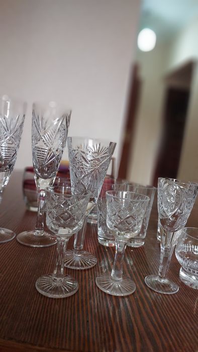 Продам хрустальные рюмки и фужеры ,стаканы  для добора.
