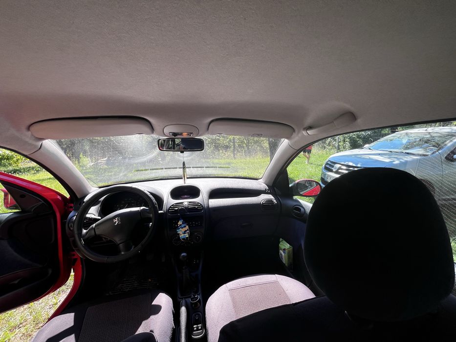 Peugeot 206 1.4 benzina – mic, rosu si fara fite, dar merge ca nou!