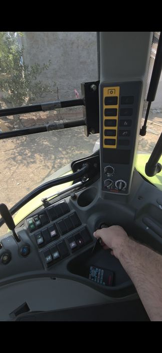 Tractor Claas Arion 530