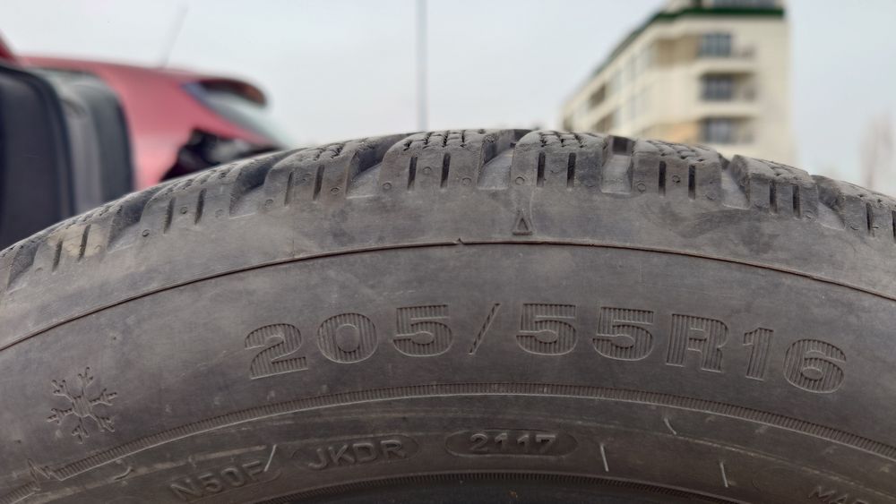 2 бр. зимни гуми Dunlop 205/55/16