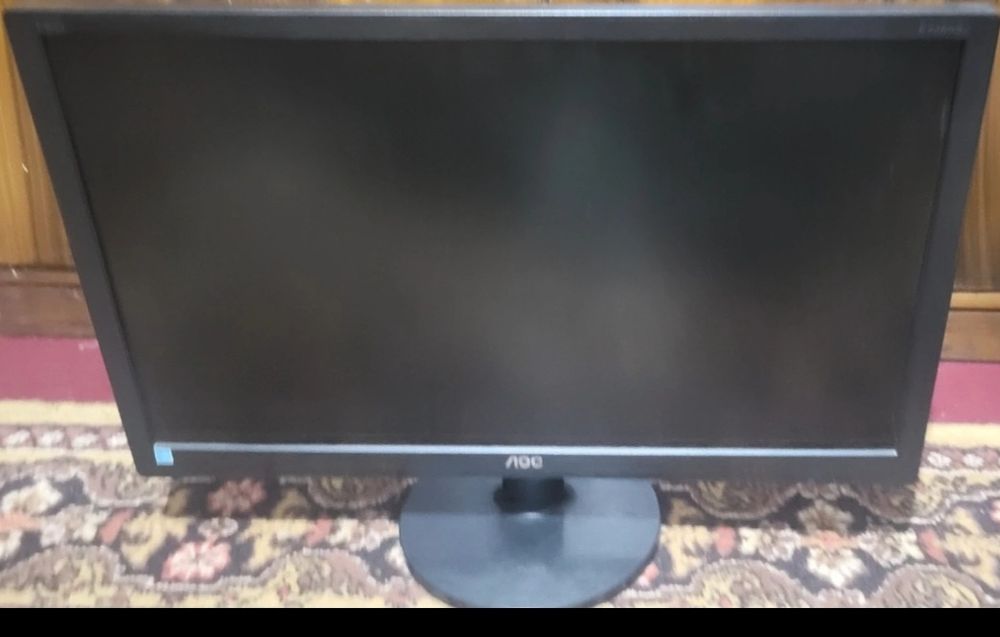 Monitor foarte bun  " AOC "