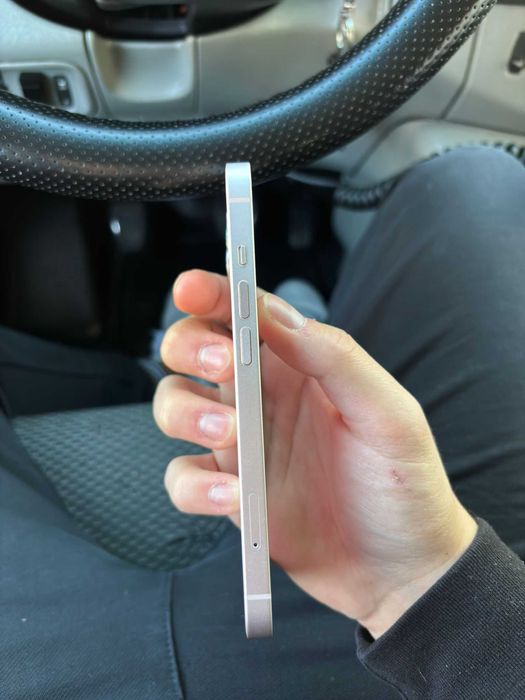 Vand iphone 13 pentru piese in stare foarte buna