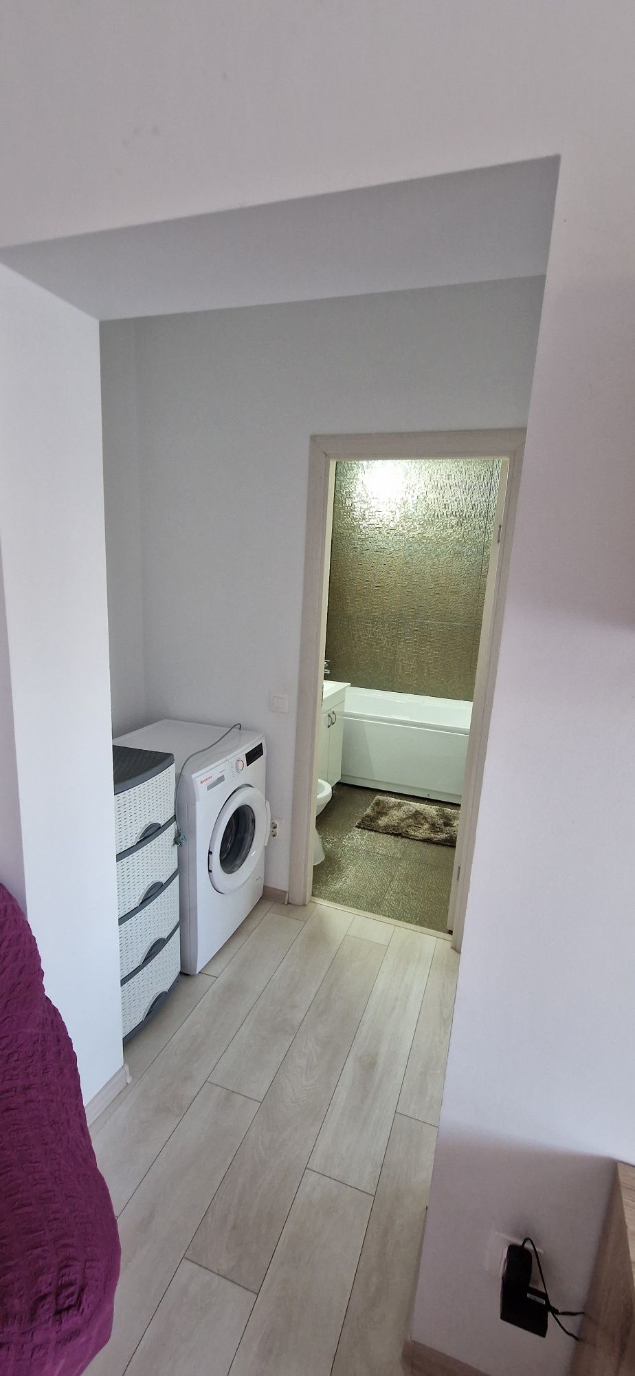 Închiriez apartament cu 3 camere