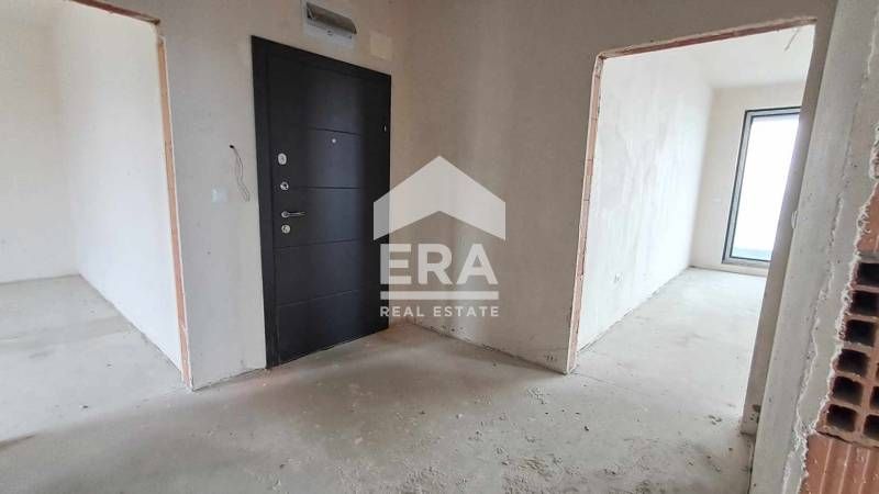 Продава се Тристаен апартамент в Варна, Левски - 110 кв.м за 2273 €/кв.м - Снимка #5