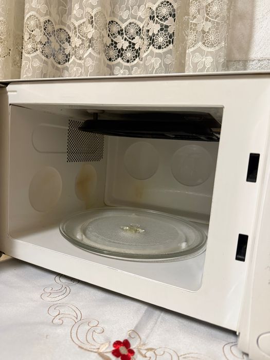 Cuptor cu microunde