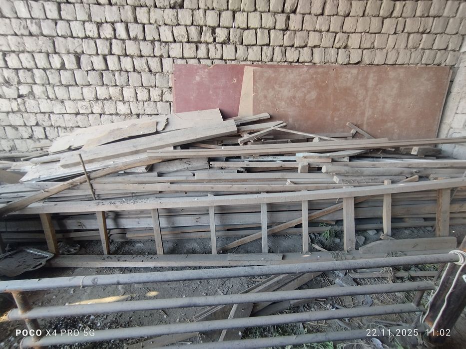 Taxta strapela bololik va boshqalar sotiladi,