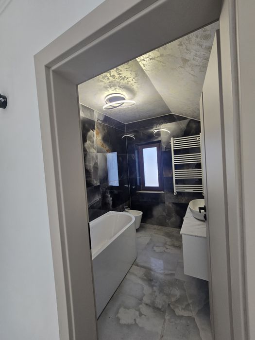 Urgent propietar casa personala Casa rediu cu beci și garaj