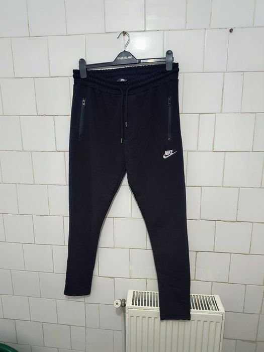 Pantaloni trening marca Nike mărime xl culoare neagra