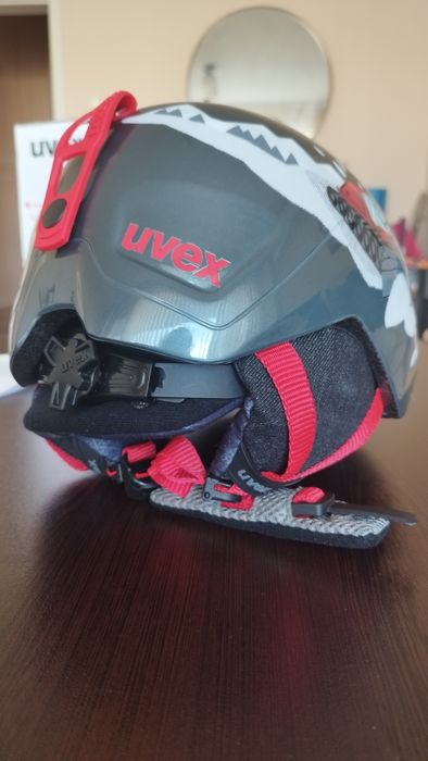 Детска ски каска Uvex