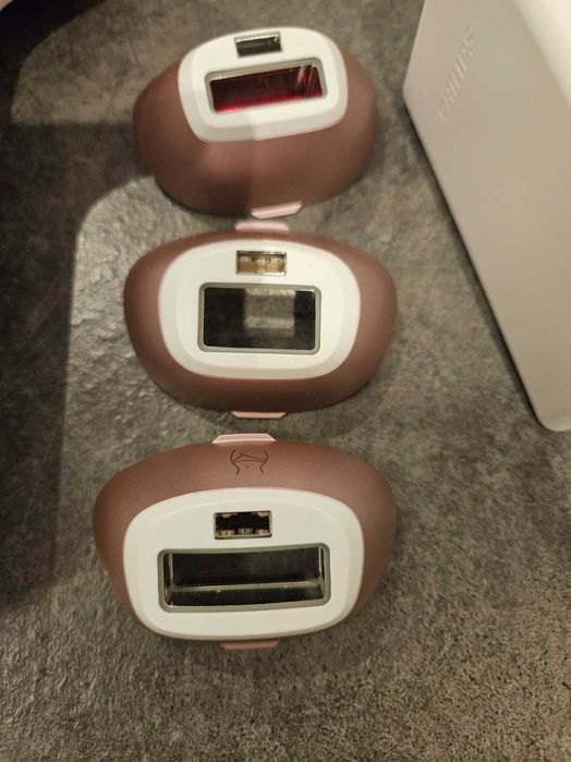 Фотоепилатор Philips Lumea 9000, BRI958