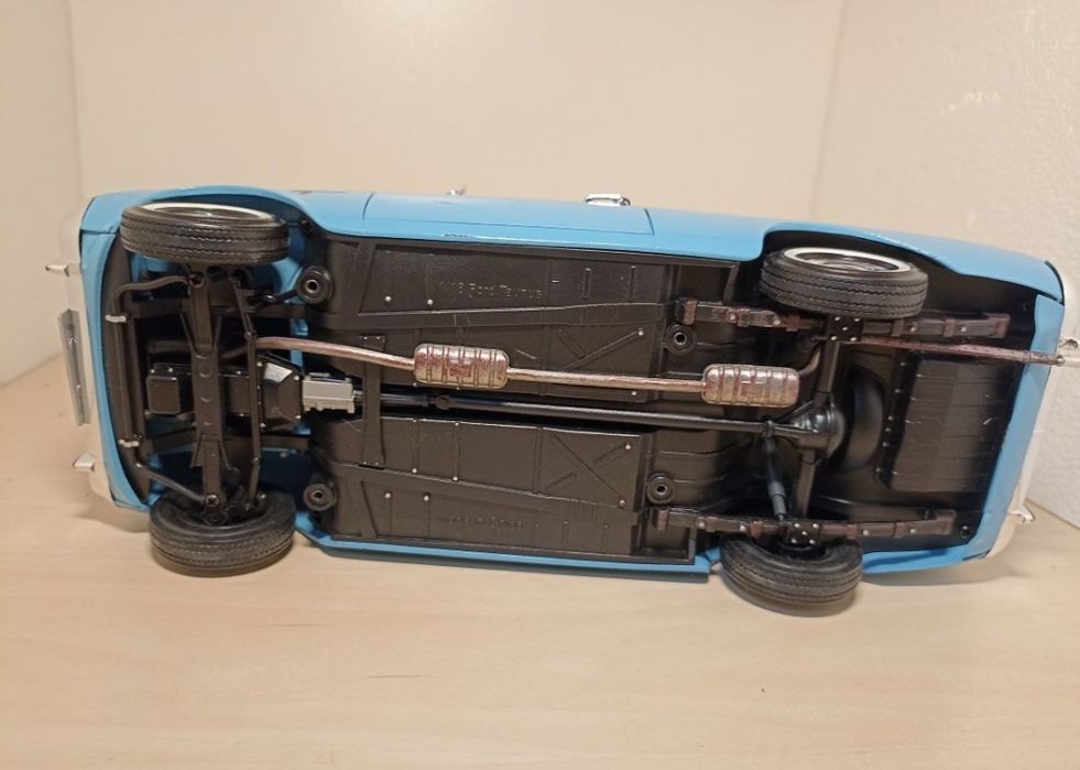 Ford taunus  1:18
Scara 1:18
Revell 

Pozele reflectă realitatea. Se