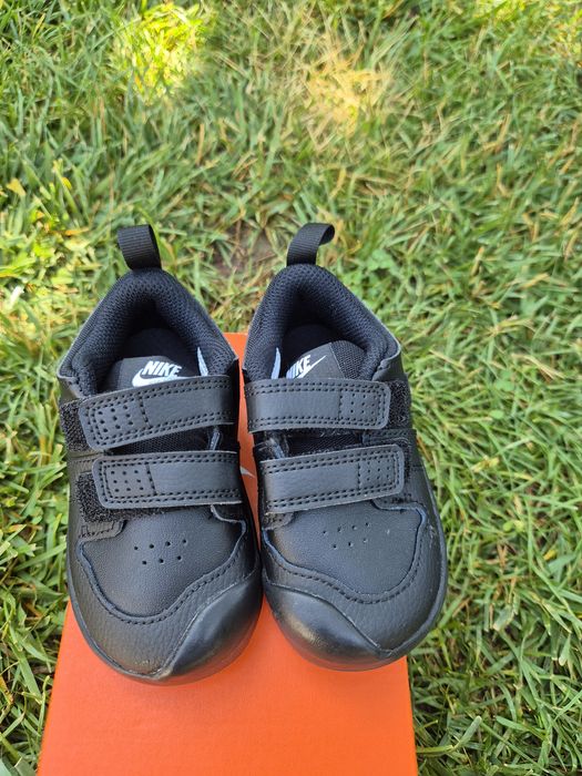 Adidasi bebe Nike,marimea 22