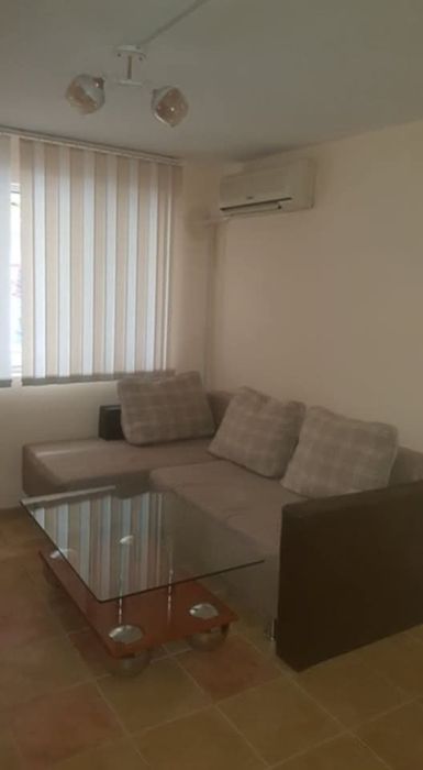 Собственик дава под наем обзаведена боксионера кв. Цветен ул.Божур