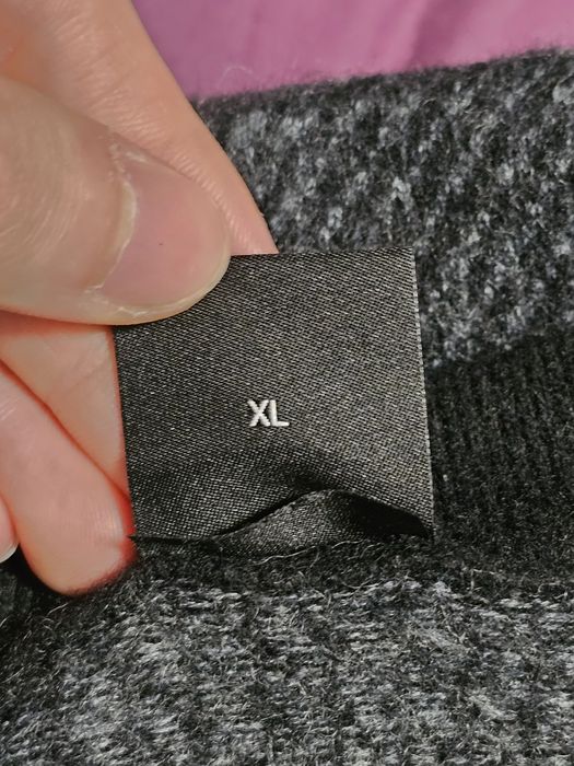 Hugo Boss Pulover — Gri, 100% Lână Virgină, Stare Excelentă