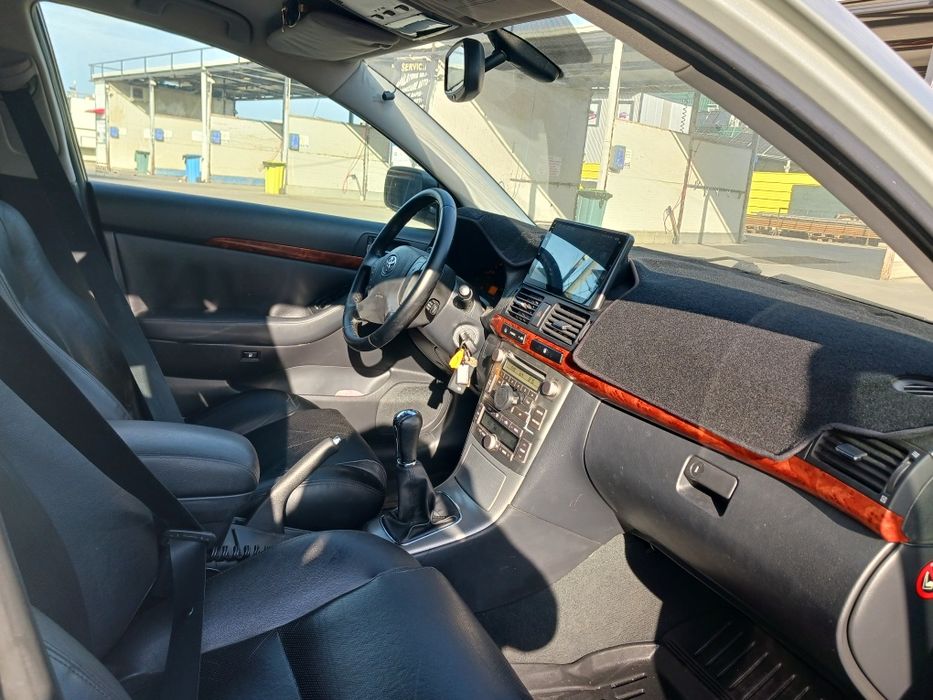 Vând sau schimb toyota avensis 2.0vvti