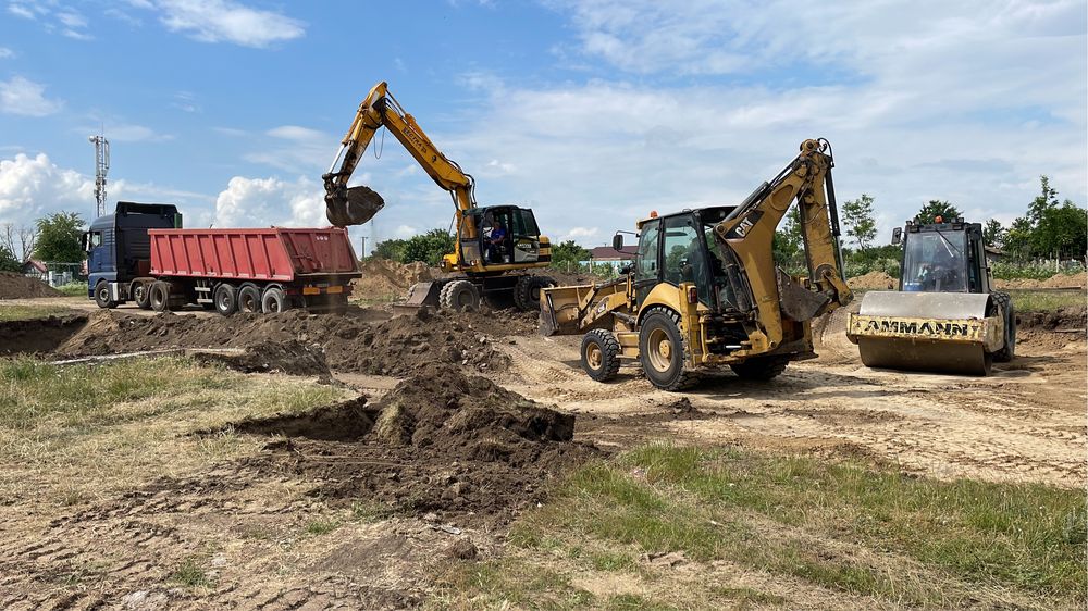 Inchirieri buldoexcavator, cilnindru compactor