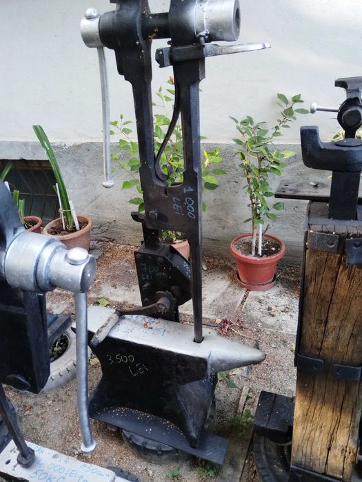 Nicovala cu menghina fierarie