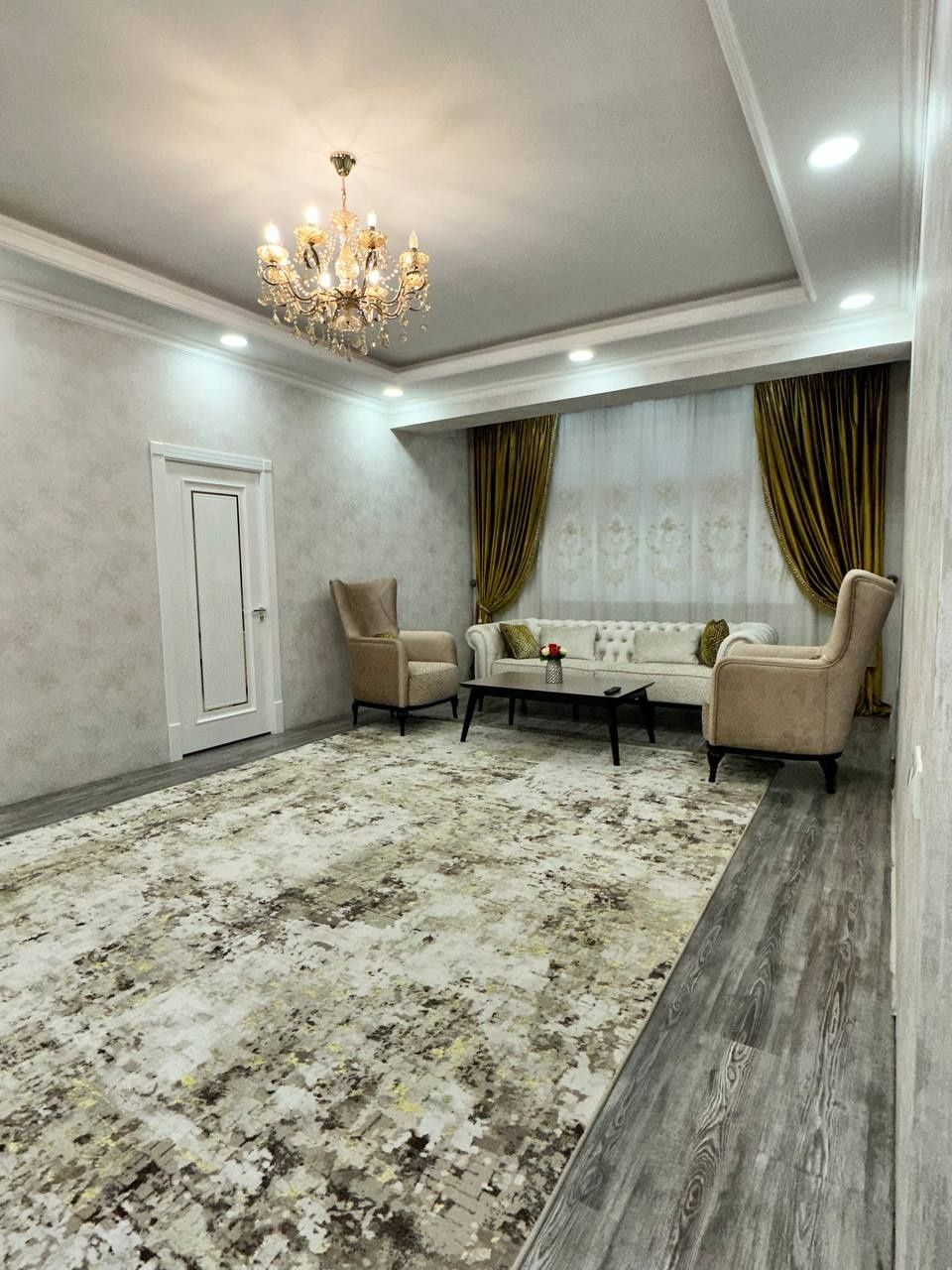 Продается двух этажная квартира