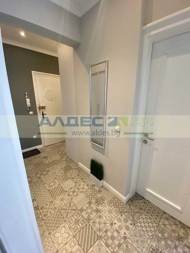 Дава се под наем Двустаен апартамент в София, Център - 68 кв.м за 875 € - Снимка #14