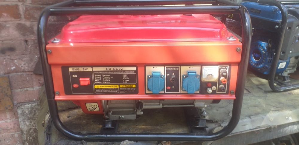 Vand 2 generatoare curent pe benzina