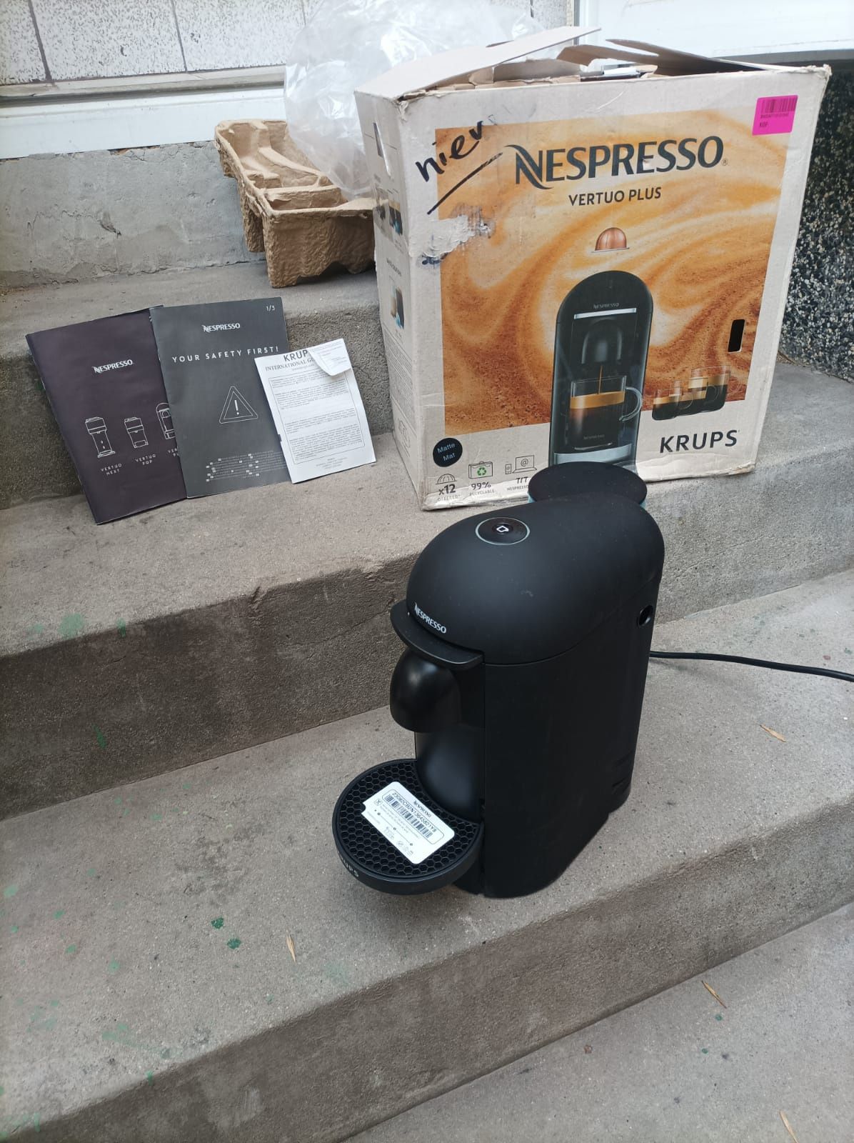 Кафемашина Nespresso Vertuo Plus, нова