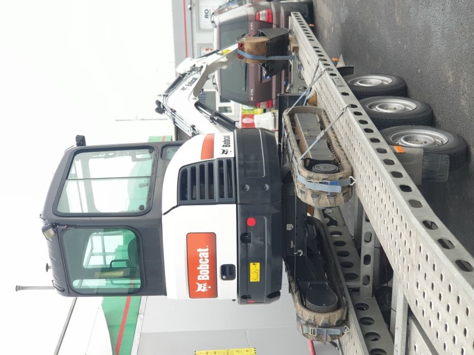 Inchiriez miniexcavator bobcat cu picon