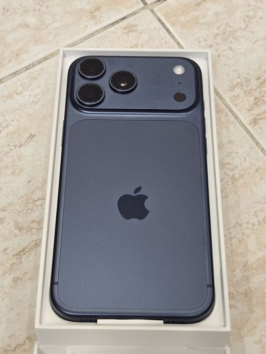 Продавам iPhone 17 Pro Max 1 т