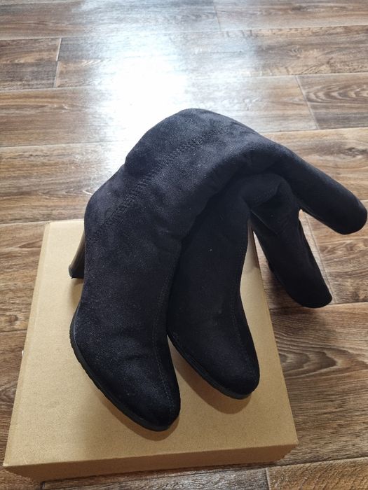 Продам зимние сапожки.