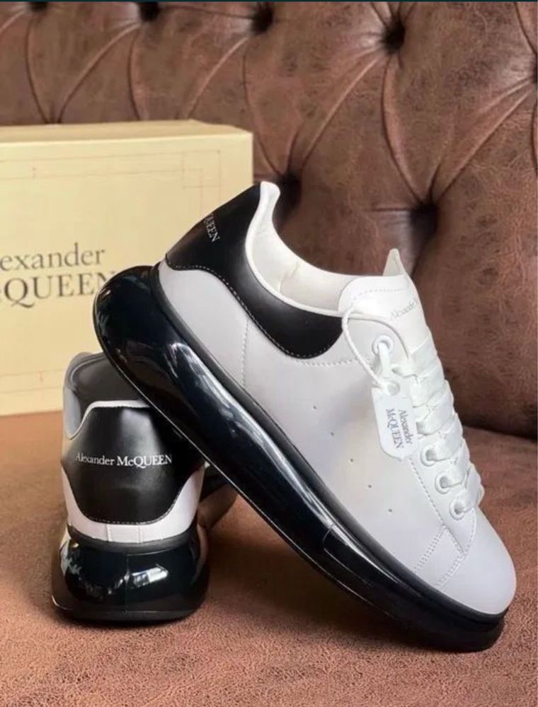 Adidasi Alexander McQueen black and white